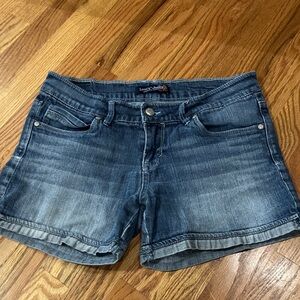 Levi's Dark Blue Fade Denim Women's Shorts. Junior Sz 11. EUC